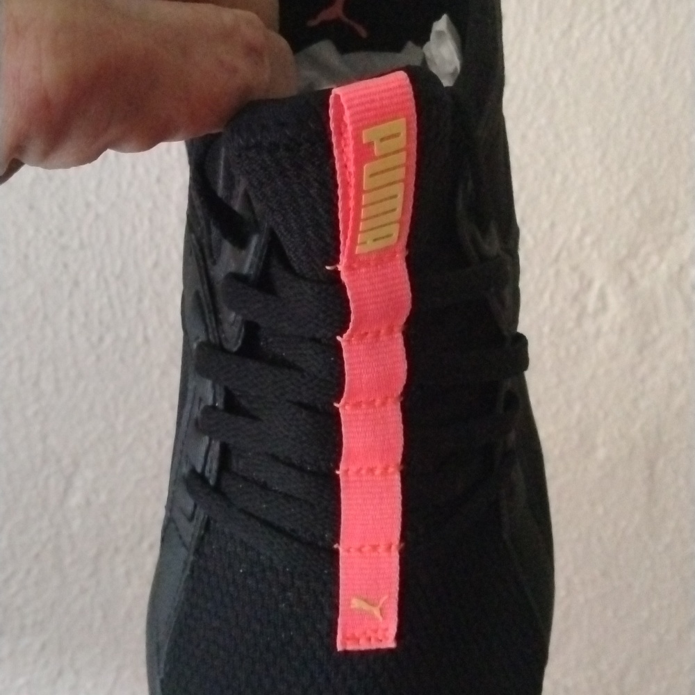 Sneakers - Picture 6 of 8